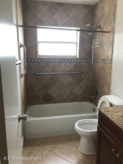 Building Photo - 5 br, 2 bath House - 3801 NW 4 PL