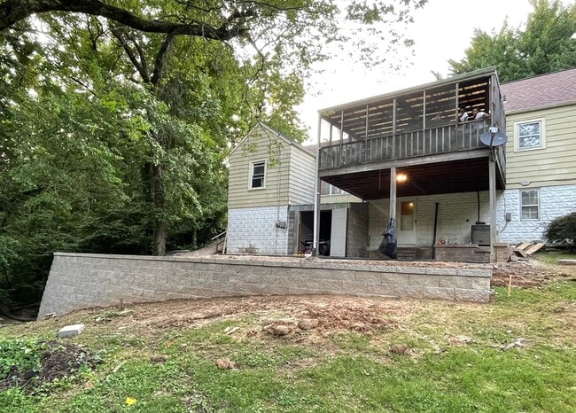 Building Photo - 11 Woodside Dr