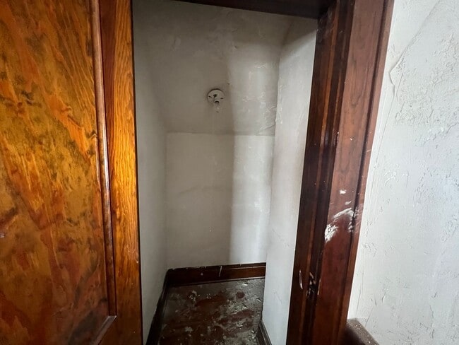 Building Photo - Click the “Apply Now” button or email wapmrentals@gmail.com for a prompt response.