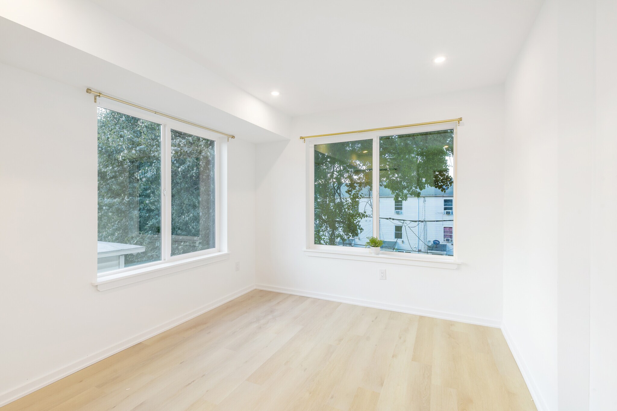 Building Photo - 1627 Fontain St