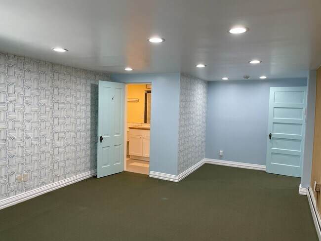 Building Photo - Downing St.