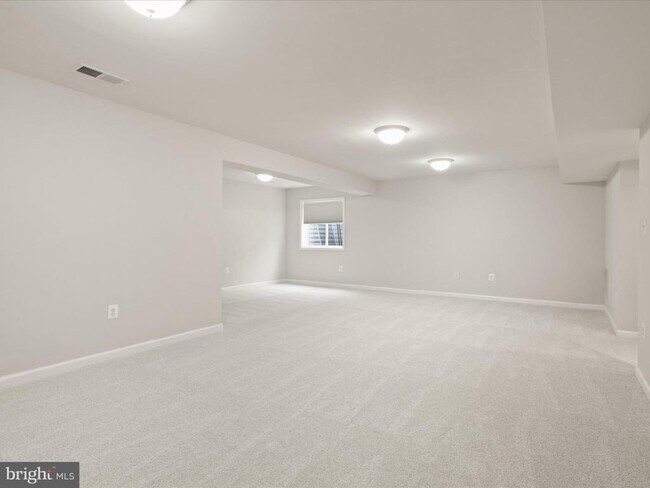 Building Photo - 41639 Adamson Dr