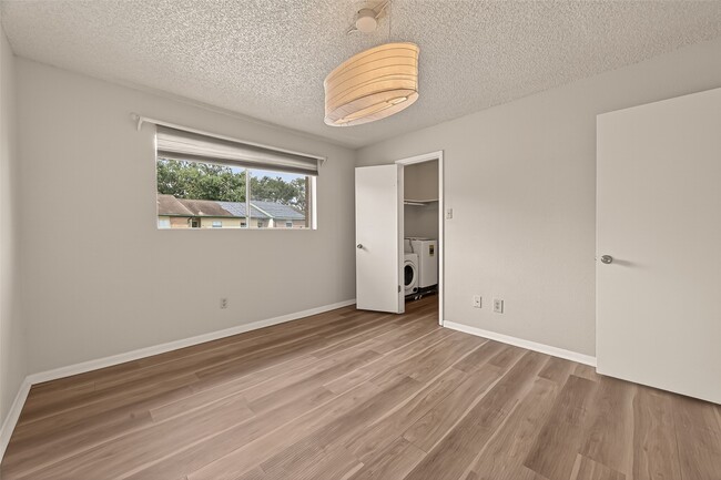 Building Photo - 1516 Bay Area Blvd