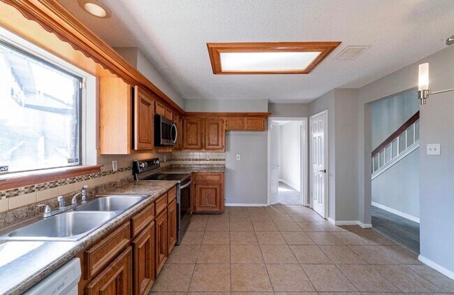 Building Photo - 2714 Owens Cross Dr