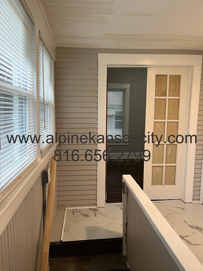 Building Photo - Updated Bungalow in Center District! Section 8 OK.