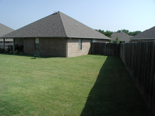 Building Photo - Gated Community with Pool, Park & Pond - Edmond North Schools