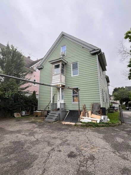 Building Photo - 200 French St