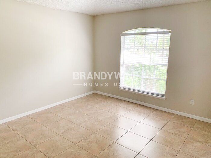 Building Photo - 2143 Fennell St