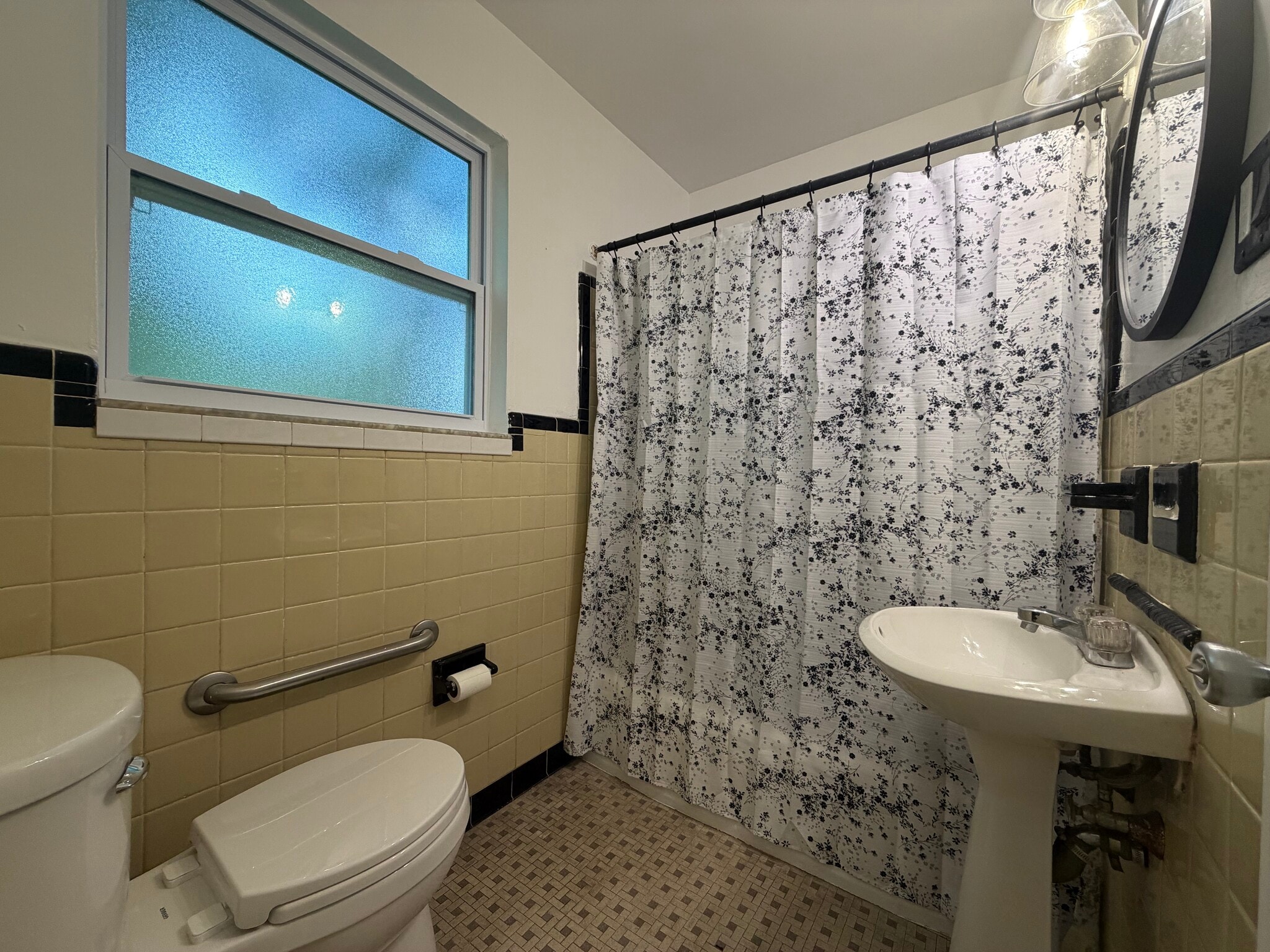 Building Photo - 6013 Chenango LN