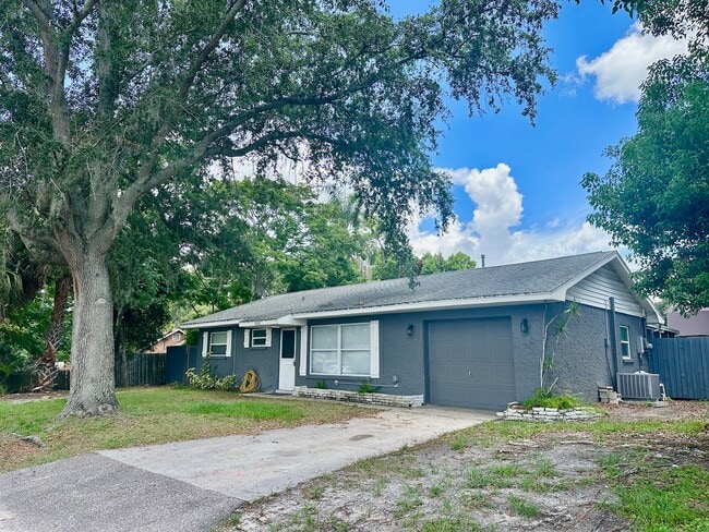Building Photo - 5936 Elm St