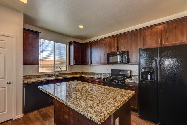 Building Photo - 3 Bedroom + a Den For Rent In Pronghorn Ra...