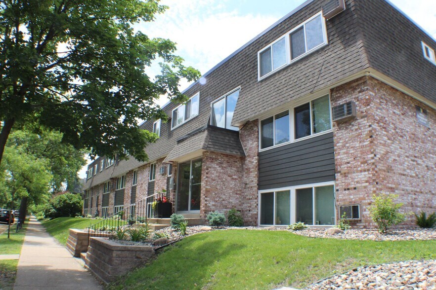 Primary Photo - 2600 Bryant Ave S