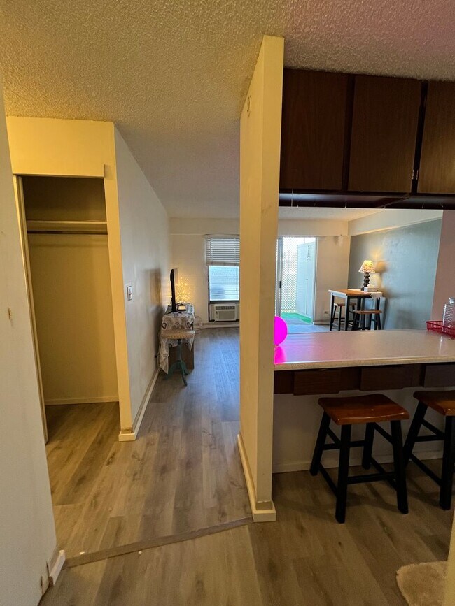 Building Photo - Charming Makiki Studio w/ Parking and in unit W/D $1600 AVAILABLE NOW