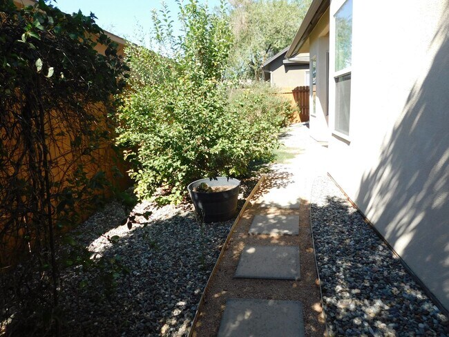 Building Photo - Beautiful Home in Clifton