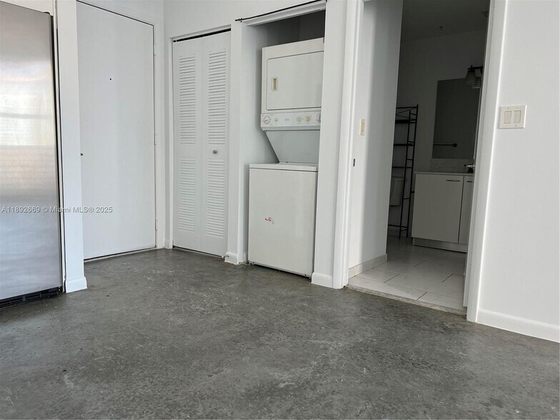 Building Photo - 133 NE 2nd Ave