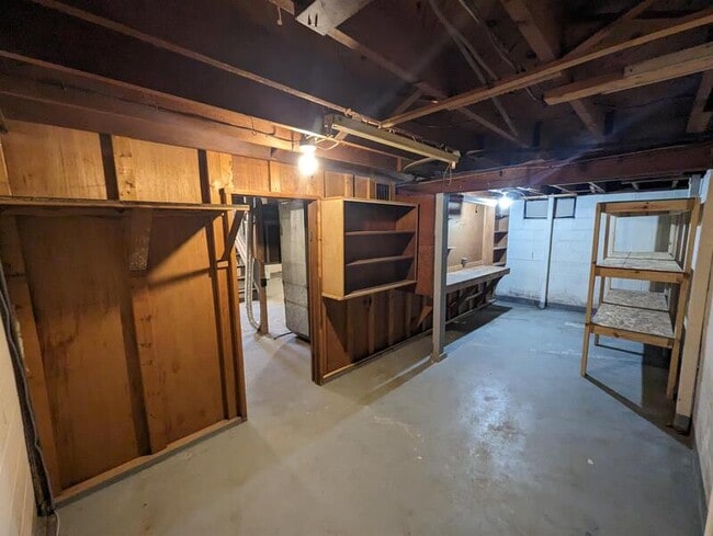 Building Photo - 130 13th Ave E