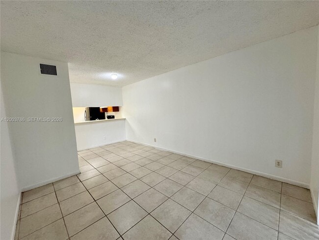 Building Photo - 4033 Lakeside Dr