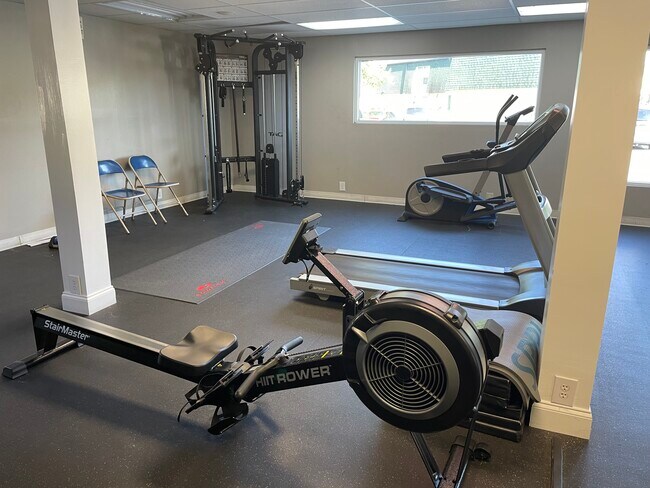 Building Photo - 900 Mountain Creek Rd