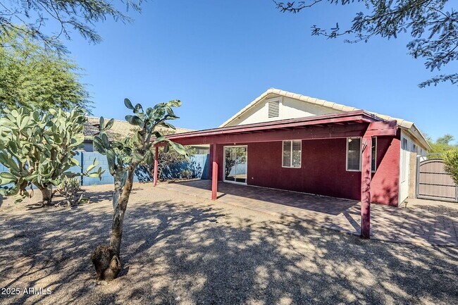 Building Photo - 2117 W Renaissance Ave