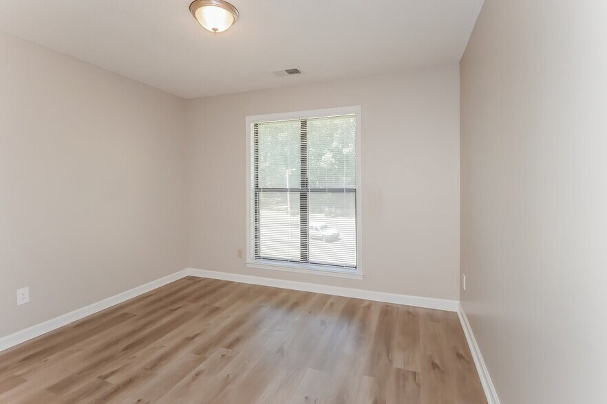 Building Photo - 6601 Baird Cove