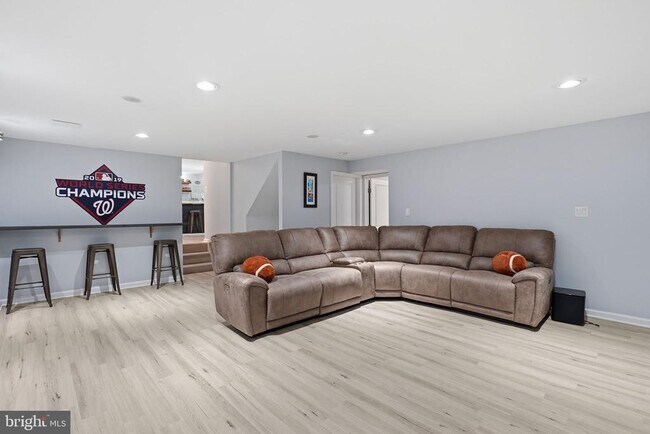 Building Photo - 510 Moat Way