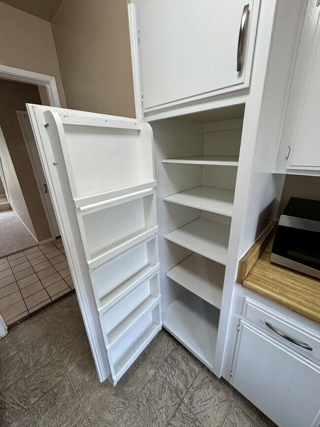 Building Photo - 7313 Unicorn Cir
