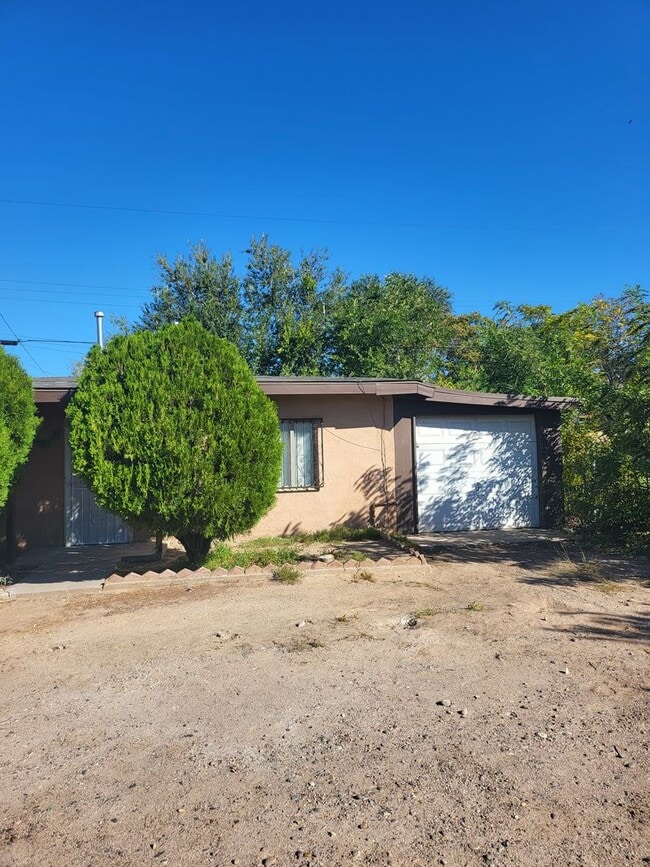 Building Photo - 721 Santa Fe Ave SW