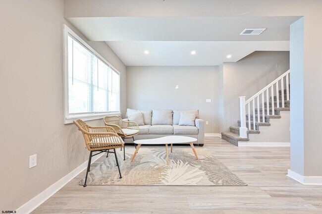 Building Photo - 203 N Somerset Ave