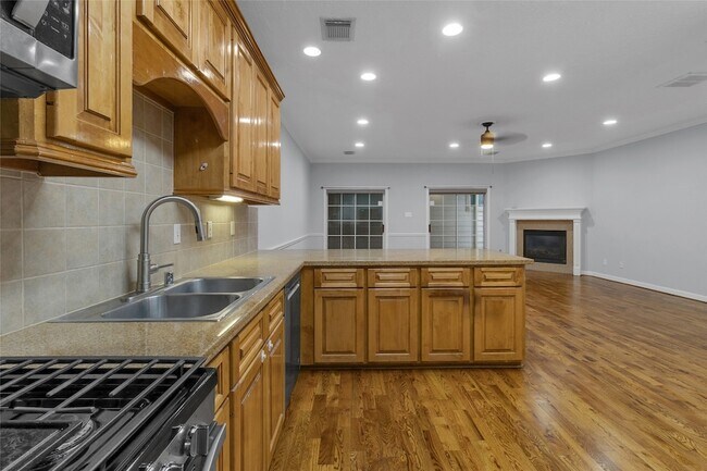 Building Photo - 341 W 23rd St