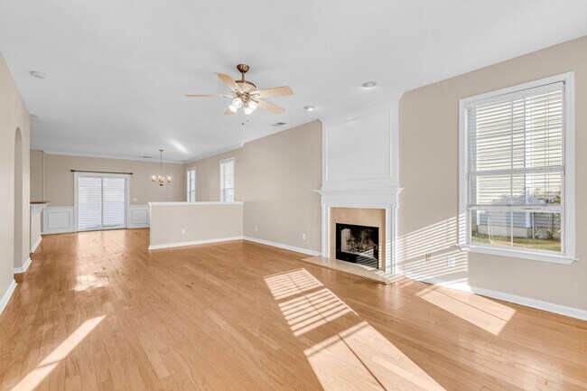 Building Photo - 16 Bushwood Dr