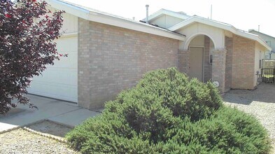 Building Photo - East El Paso 3 bed Refirg A/C