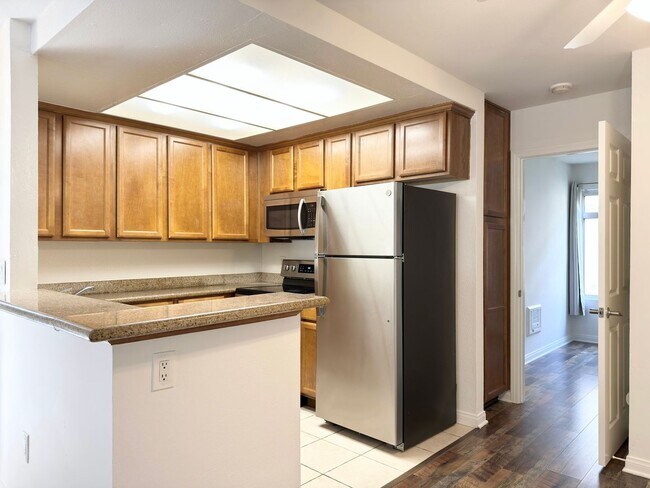 Building Photo - Lower Level Condo in Gated Arbor Hill!