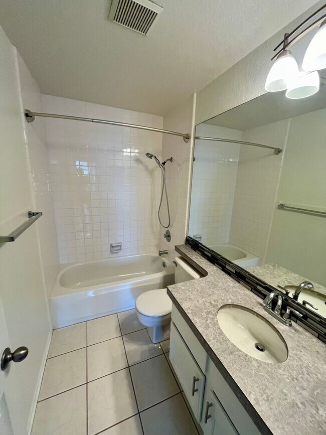 Building Photo - Gorgeous 3 bedroom 2 bath Rancho del Oro C...