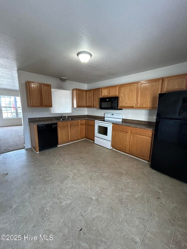 Building Photo - 211 Bridgewood Dr