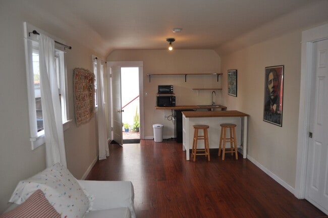 Building Photo - North Park 4BR/ 2BA "1,800 Square Feet" Si...