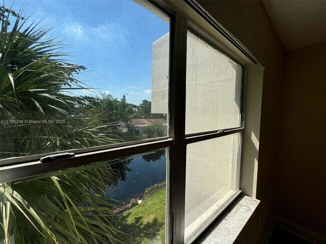 Building Photo - 4215 N University Dr