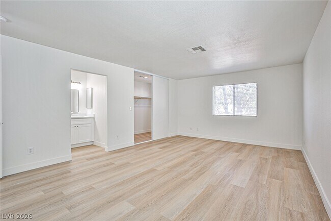 Building Photo - 5238 Souvenir Ln