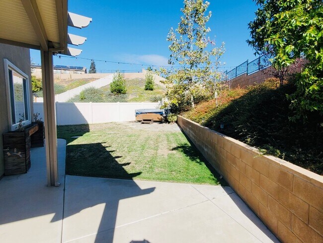 Building Photo - Beautiful Newer Construction Home in Chapm...