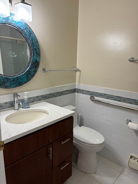 Building Photo - 15320 Pine Orchard Dr