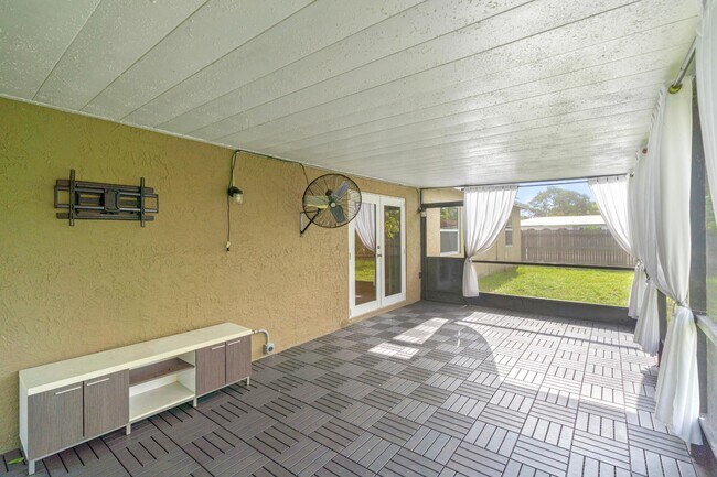 Building Photo - 4784 Alfresco St