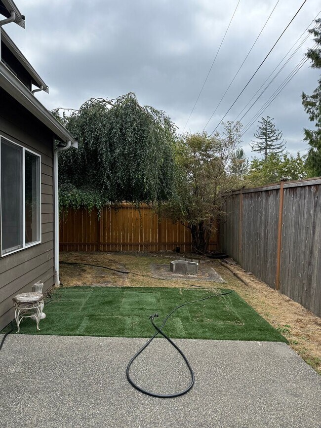 Building Photo - 4 Bedroom 2.5 Bath. Cul-de-Sac Home $3649....