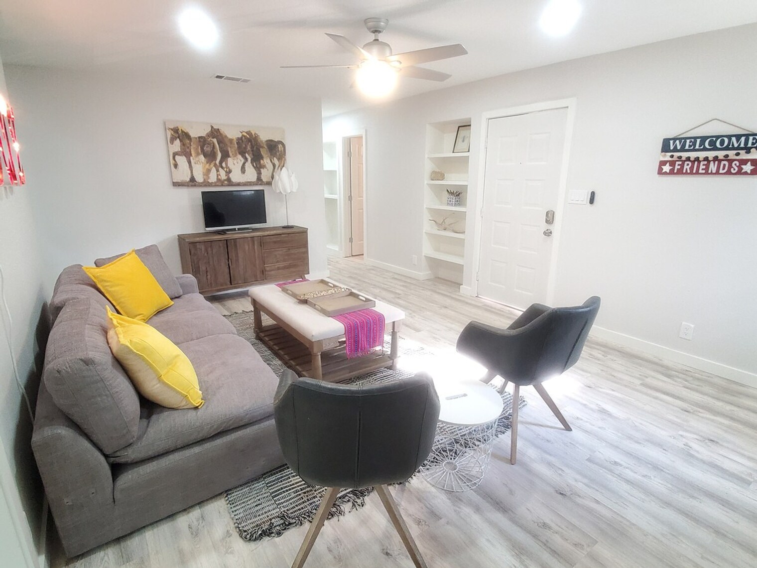 Building Photo - 2501 Parker Ln