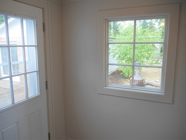 Building Photo - Charming Remodeled 2 Bedroom Shoreline Home