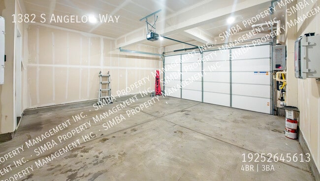 Building Photo - 1382 S Angelou Wy