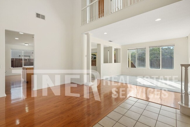 Building Photo - 9808 Spring View Way