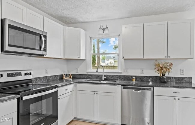 Building Photo - 1142 Blankshire Rd