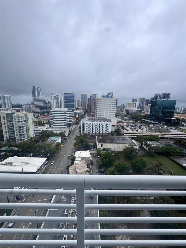 Building Photo - 315 NE 3rd Ave