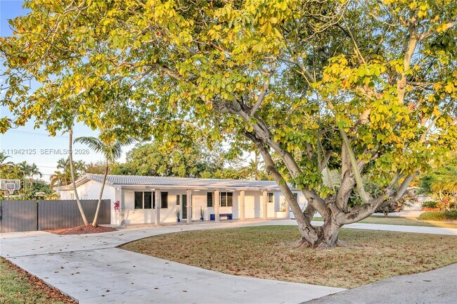 Building Photo - 8501 SW 142nd St