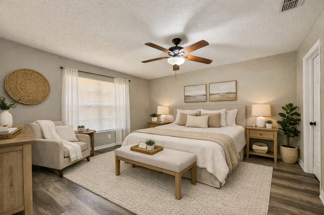 Building Photo - Move-In Ready 3 Bed Home with Garage & Fenced Yard in Tampa, FL