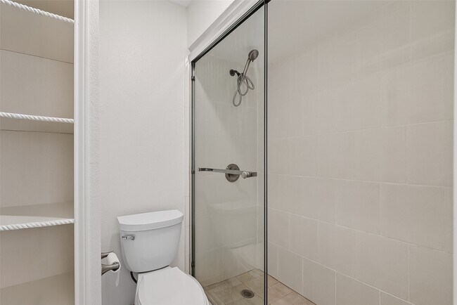 Building Photo - 7505 Memorial Woods Dr